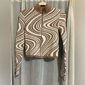 Hollister Brown and White Wavy Trippy Zip Up Cropped Sweater size M